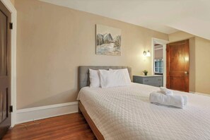 3 bedrooms, iron/ironing board, WiFi, bed sheets - The Orchard Oasis (Columbus)