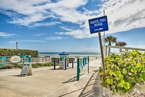 Beach nearby - Walk to Coast: Condo in Daytona Beach Shores! (Daytona Beach Shores)