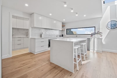 Vista Heights  - Contemporary Entertainer