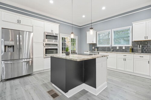 Atlanta Gem, 3 miles to Mercedez Benz Stadium