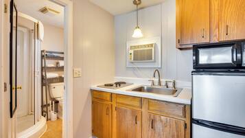 Fridge, microwave, coffee/tea maker, toaster