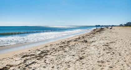 'Beachfront 16' Condo on Old Orchard Beach