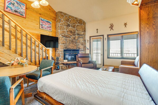 Iron/ironing board, internet, bed sheets - 2 Mi to Granby Ranch: Studio w/ Resort Amenities! (Granby)