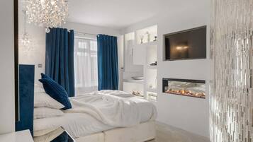 4 bedrooms, desk, iron/ironing board, travel cot