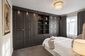 4 Schlafzimmer, Schreibtisch, Bügeleisen/Bügelbrett, Reisekinderbett