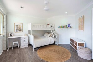 4 bedrooms, iron/ironing board, WiFi, bed sheets