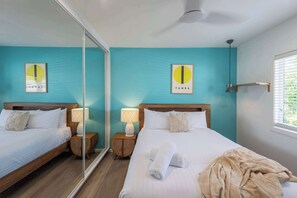 5 bedrooms, desk, iron/ironing board, WiFi - Sunset House - Oceanstays (Yamba)