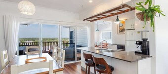 Sunset House - Oceanstays