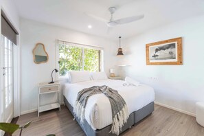 5 slaapkamers, een bureau, een strijkplank/strijkijzer, wifi