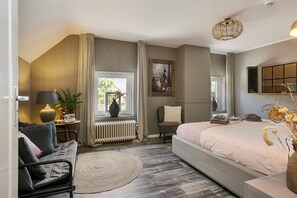 Deluxe dubbelrum - utsikt mot trädgården | Gratis wi-fi
