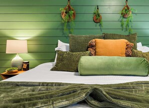 5 Schlafzimmer, Schreibtisch, Bügeleisen/Bügelbrett, Reisekinderbett