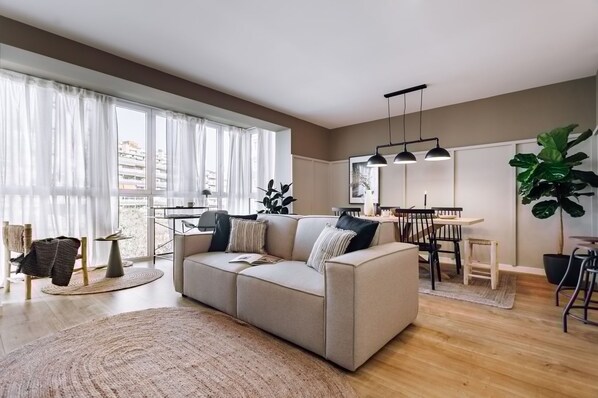 2 bedrooms - Loja - 2 Bedrooms in Sant Antoni (Barcelona)