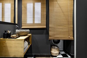 Room - Atuh - 1 Bedroom and Terrace in El Born (Barcelona)