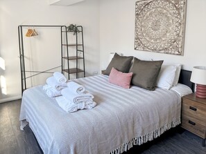 1 bedroom, iron/ironing board, internet, bed sheets