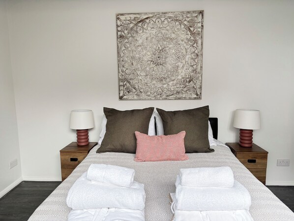 1 bedroom, iron/ironing board, internet, bed sheets