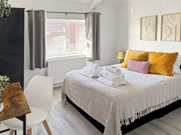 4 bedrooms, iron/ironing board, WiFi