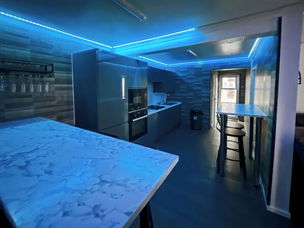 Refrigerador, microondas y lavavajillas 