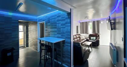 Family Holiday Home With Hot Tub & Sauna Sleeps 8