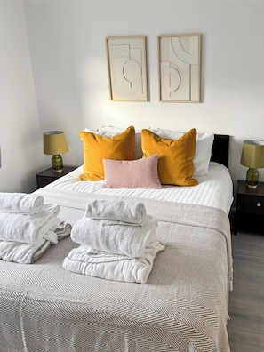 5 bedrooms, iron/ironing board, WiFi