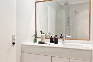 Apartment | 3 bedrooms - Torla - 3 Bedrooms and Terrace in Sant Gervasi (Barcelona)