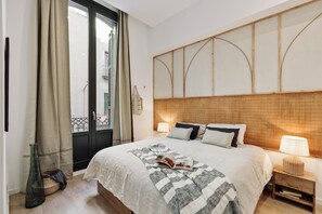 2 bedrooms - Baronissi - 2 Bedrooms and Terrace in Ciutat Vella (Barcelona)