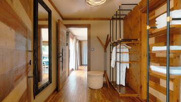 Shower, rainfall showerhead, free toiletries, slippers
