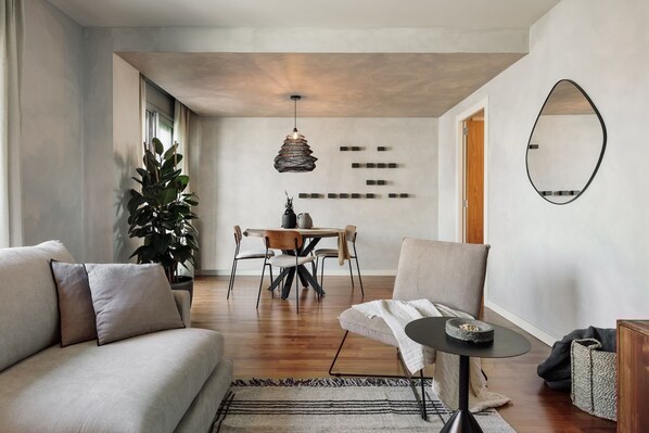 Apartment | 2 bedrooms - Emporda - 2 Bedrooms in Eixample Esquerra (Barcelona)