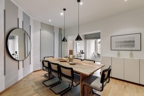 Apartment - Sabate - 3 Bedrooms and Office in Sant Gervasi (Barcelona)