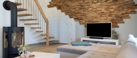 Televisión, chimenea