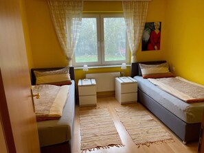 2 bedrooms, iron/ironing board, free WiFi, bed sheets