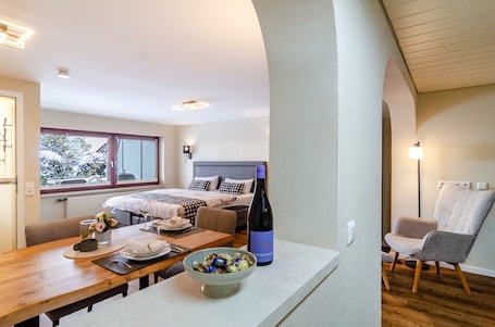 Dining. Apartment “Behling” with Mountain View, Private Terrace, and Wi-Fi