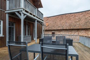 Outdoor dining - Lovingly furnished vacation home 'Ferienhaus Hof Schäfer' near Edersee in a quiet environment (Waldeck)