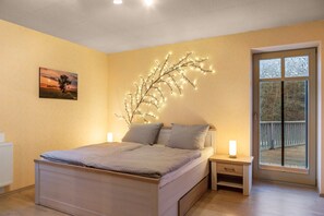 4 bedrooms, free WiFi, bed sheets - Lovingly furnished vacation home 'Ferienhaus Hof Schäfer' near Edersee in a quiet environment (Waldeck)