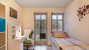 4 bedrooms, free WiFi, bed sheets