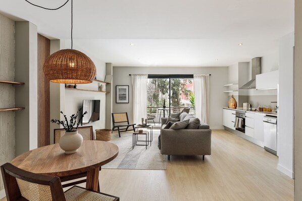 Apartment - Aiguablava - 1 Bedroom and Pool in Pedralbes (Barcelona)