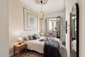 Apartment | 2 bedrooms - Lluna - 2 Bedrooms and Office in Gracia (Barcelona)