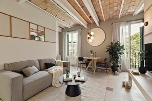 Apartment | 2 bedrooms - Uyuni - 2 Bedrooms and Balcony in Eixample Dreta (Barcelona)