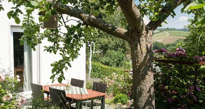 Appartement 'Ferienwohung Traumgarten' avec terrasse privée, jardin privé et Wi-Fi