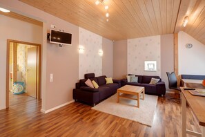 TV, mesa de pingue-pongue