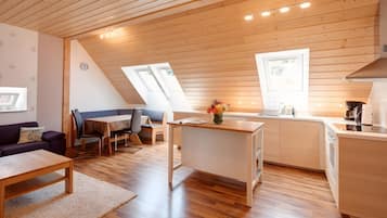 Frigorifero, piano cottura, lavastoviglie, macchina per tè/caffè