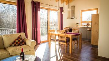 Fernseher, DVD-Player, Tischtennisplatte, Stereoanlage