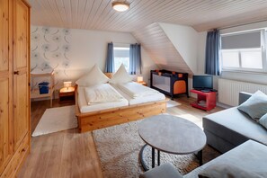 2 室のベッドルーム、WiFi (無料)、ベッドシーツ