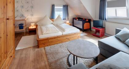 Ferienwohnung 'Glockenblume' mit Gemeinschaftsterrasse, Gemeinschaftsgarten und Wi-Fi