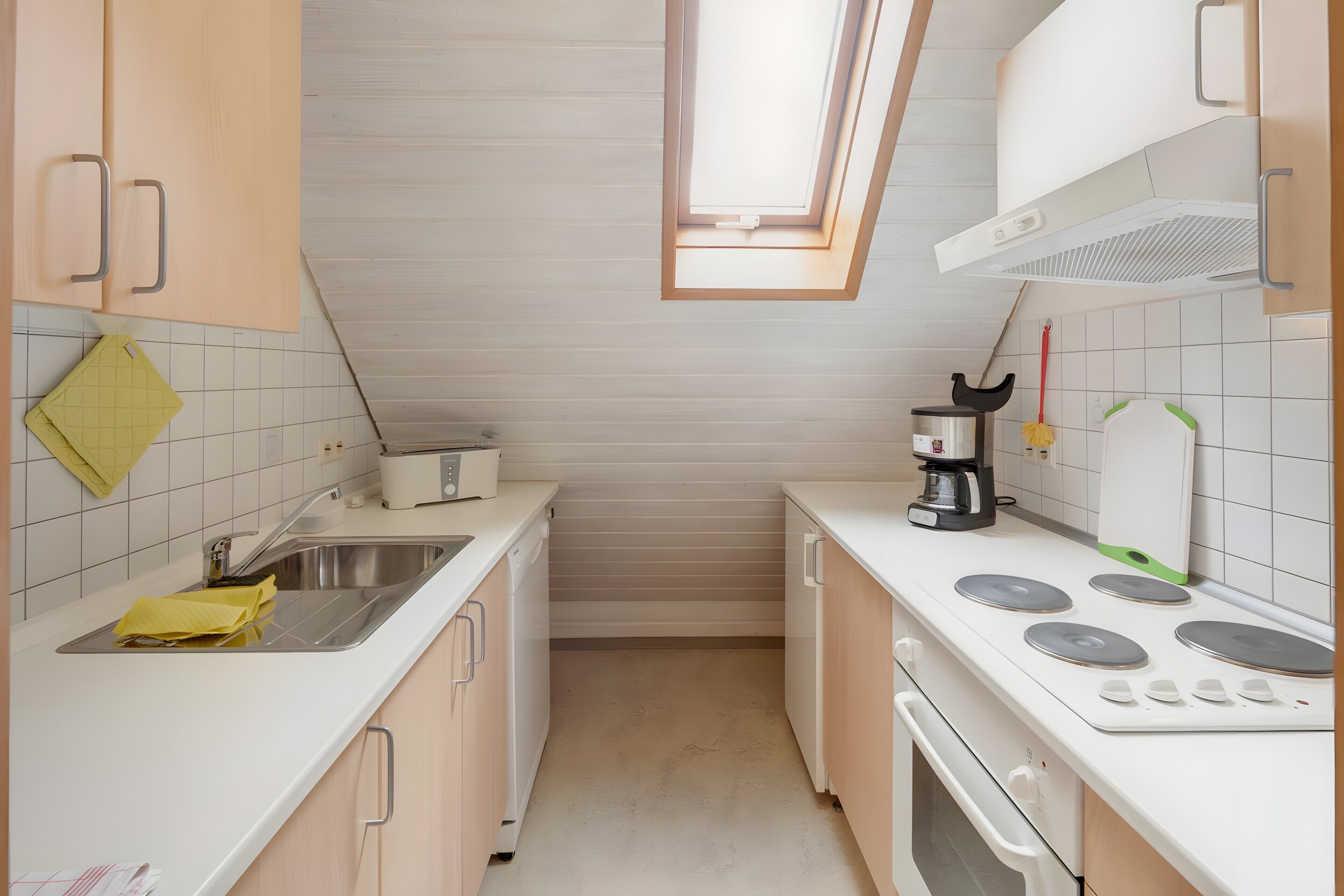 Kylskåp, ugn, spishäll och diskmaskin