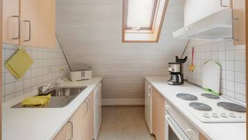 Kylskåp, ugn, spishäll och diskmaskin