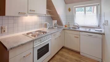 Kühlschrank, Ofen, Herdplatte, Geschirrspüler