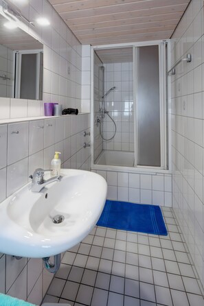 تجهيزات دش، مجففات شعر، مناشف