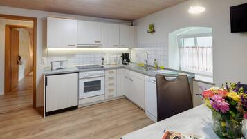 Kühlschrank, Ofen, Herdplatte, Geschirrspüler