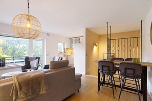 TV, DVD player, stereo - Apartment 'Ferienwohnung Wald-Ausblick' with Private Terrace and Balcony (Willingen (Upland))