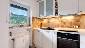 Kühlschrank, Mikrowelle, Ofen, Geschirrspüler